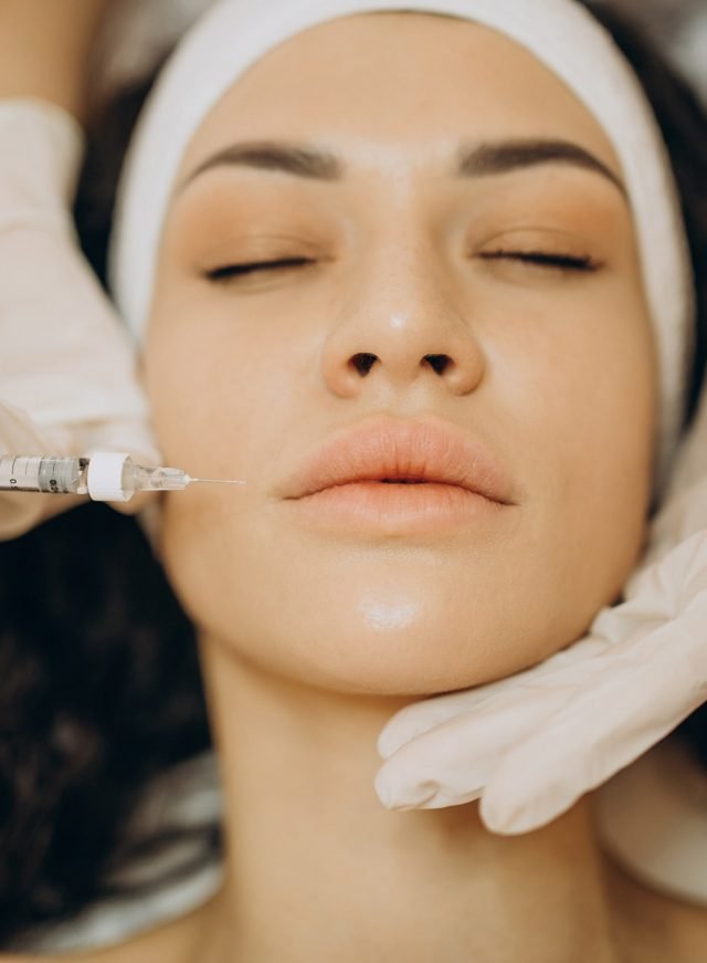 woman-making-injections-cosmetologist